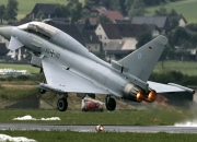 开云官网-利拉德导演暴力美学，灰熊战车碾过公牛之夜的三个镜头