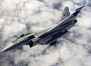 开云平台-新赛季双赛道揭幕，F1夜战轰鸣与字母哥的持续杀伤