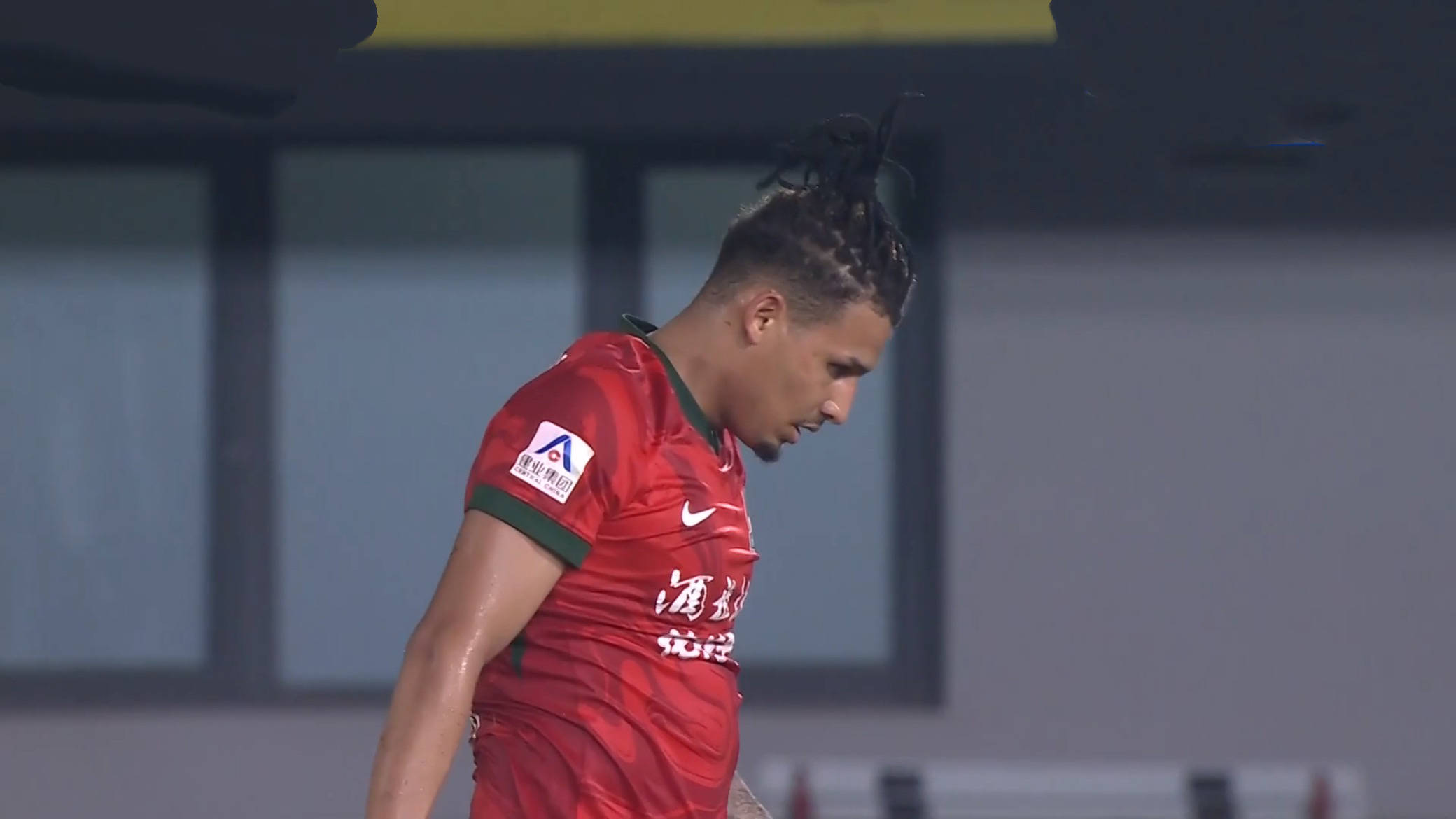 包含河北队惨遭败局，情势岌岌可危保级前景堪忧的词条