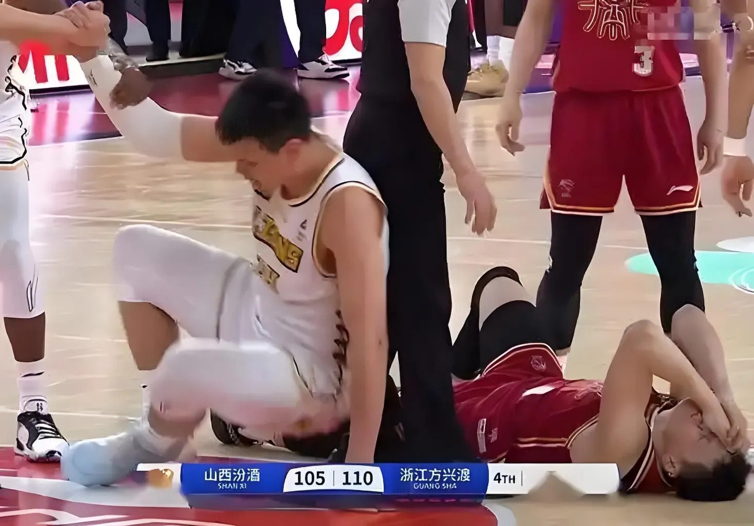 包含福建男篮惨遭失败，季后赛资格不保的词条