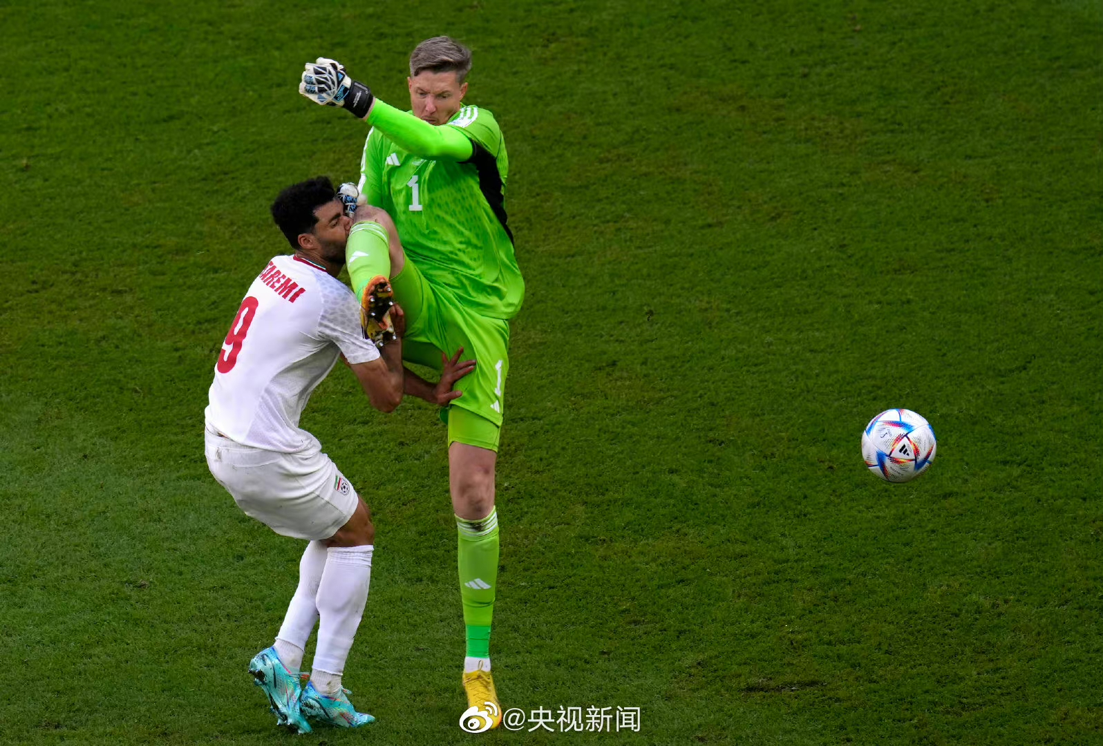 巴塞尔联队球员动作过激，比赛后被红牌罚下