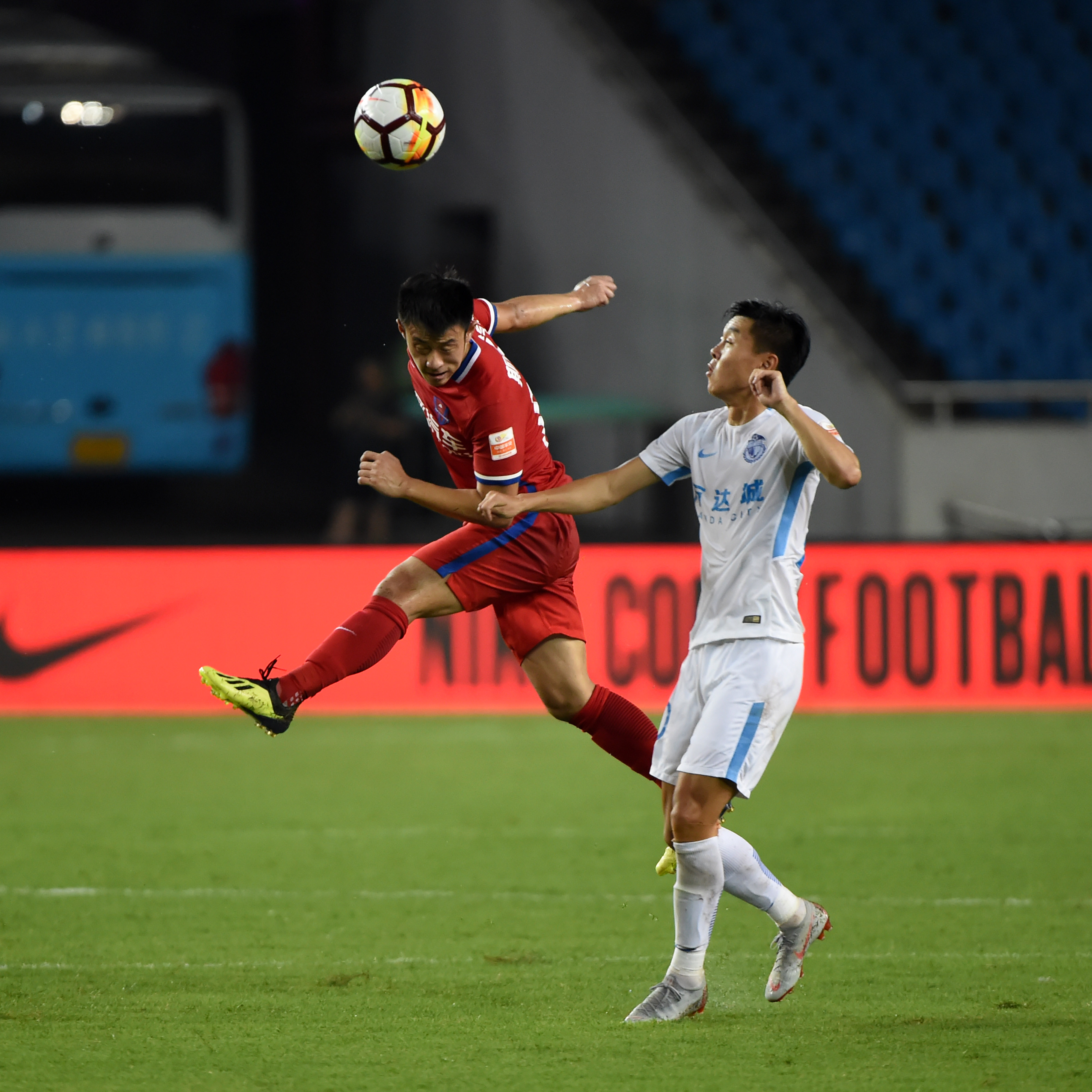 包含大连一方主场失利,中超排名逐渐下滑的词条 包含大连一方主场失利,中超排名逐渐下滑的词条