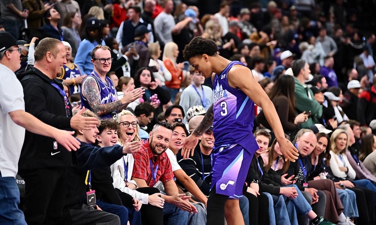 爵士主场胜出，球队新赛季表现令人瞩目的简单介绍