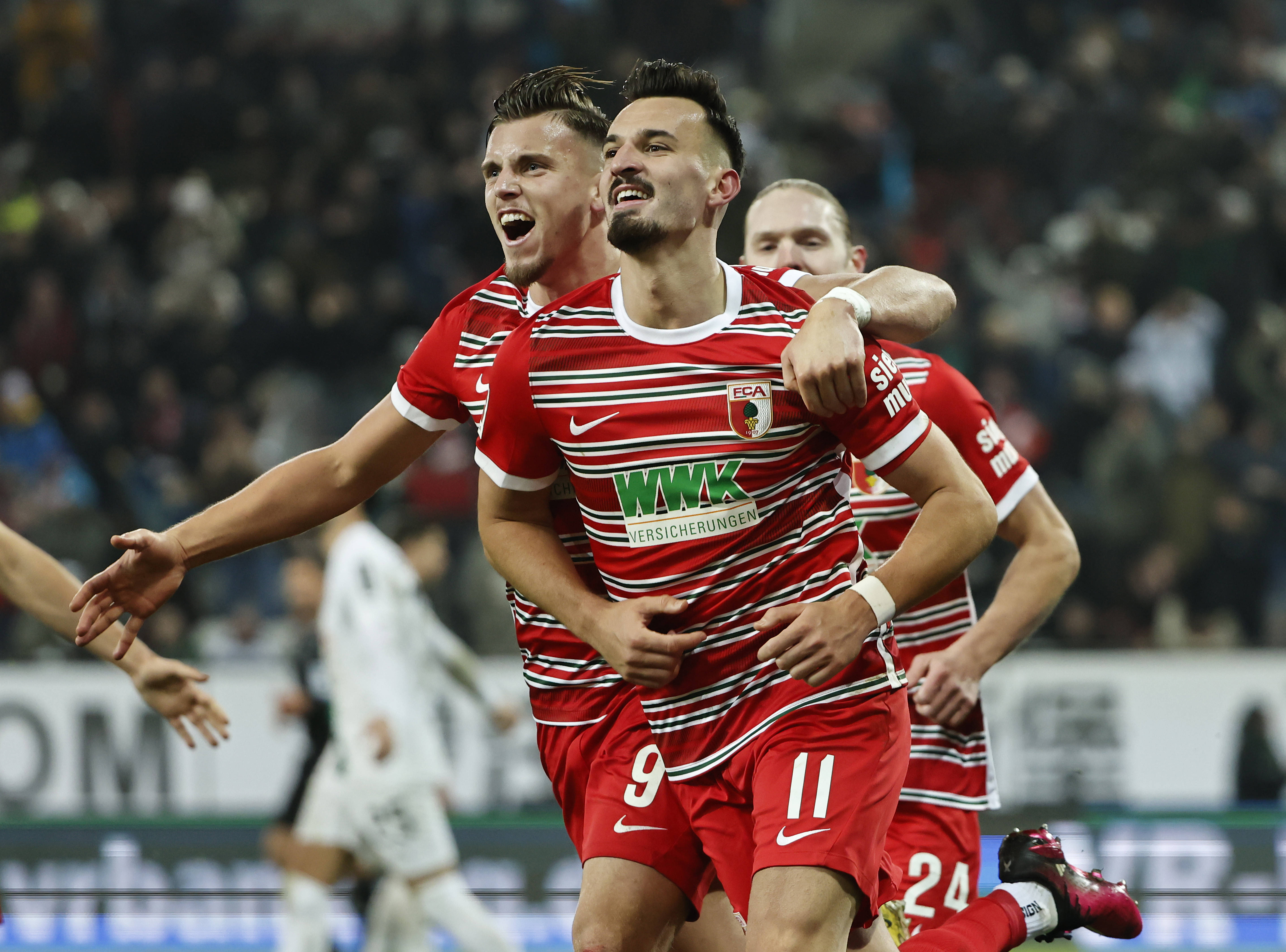 包含拜仁慕尼黑主场告捷，继续巩固领先位置的词条