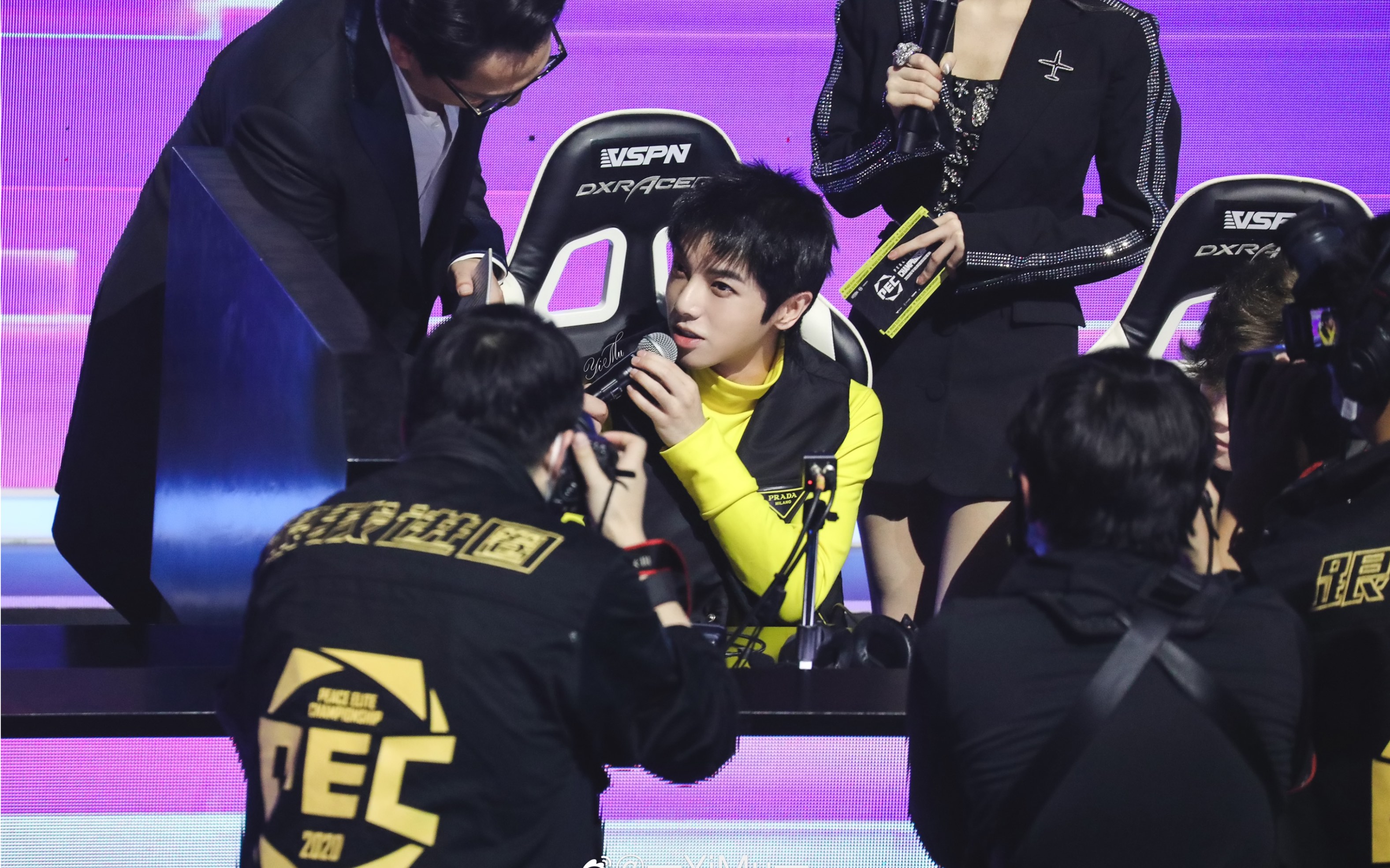 和平精英明星选手受伤退赛,引发热议的简单介绍 和平精英明星选手受伤退赛,引发热议的简单介绍