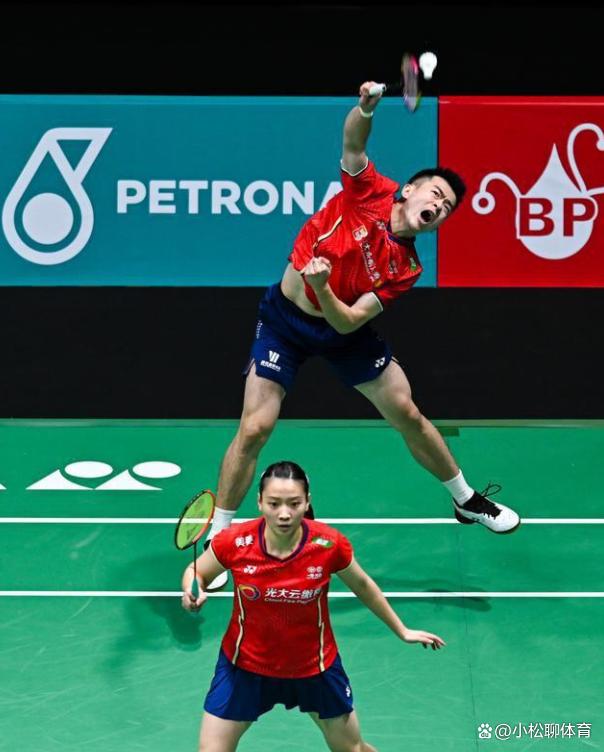 日本队险胜马来西亚队，黄鸭组合扛起全队