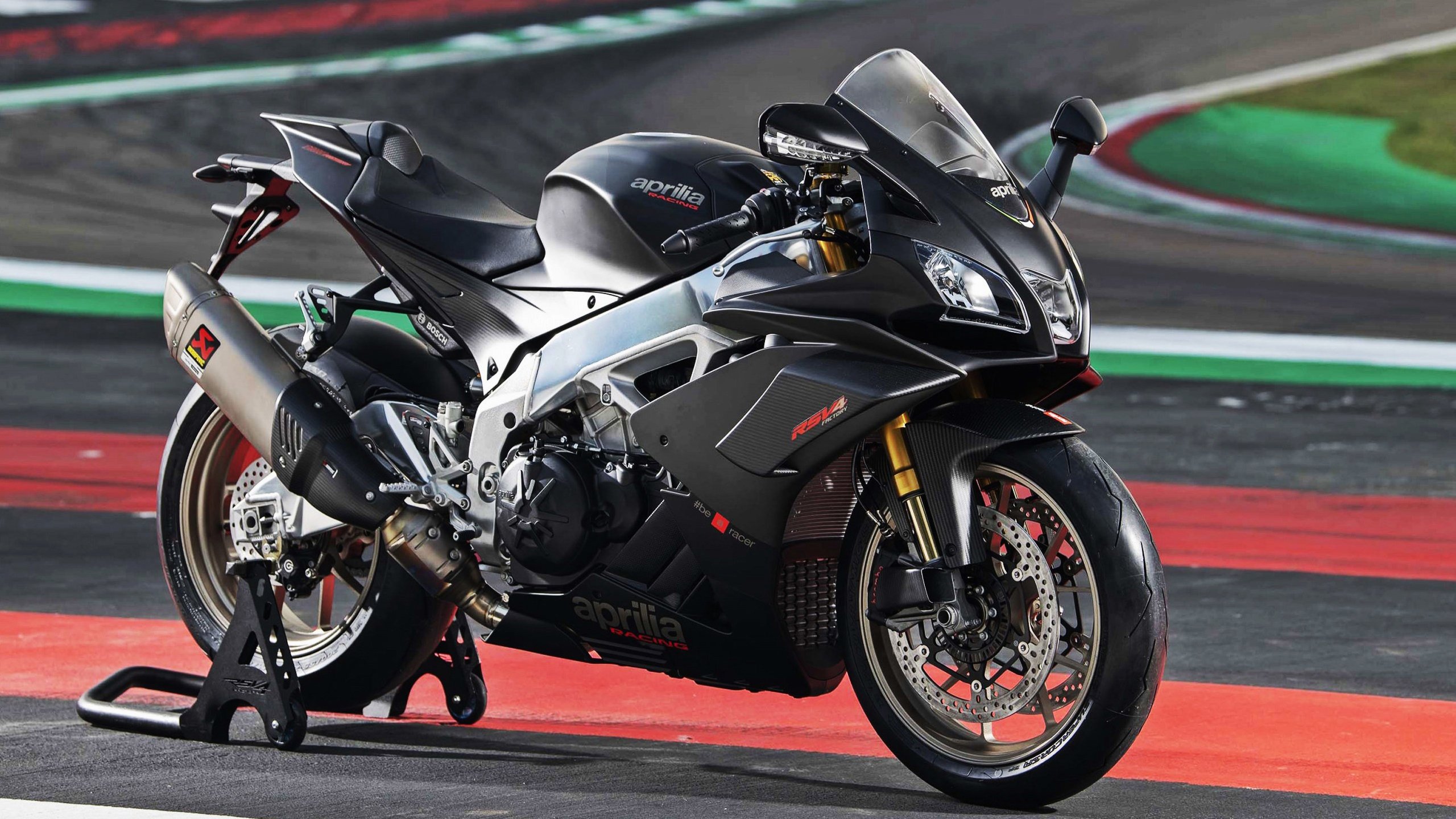 黑马铸就历史，巨星定义永恒—体育世界唯一性的双重奏